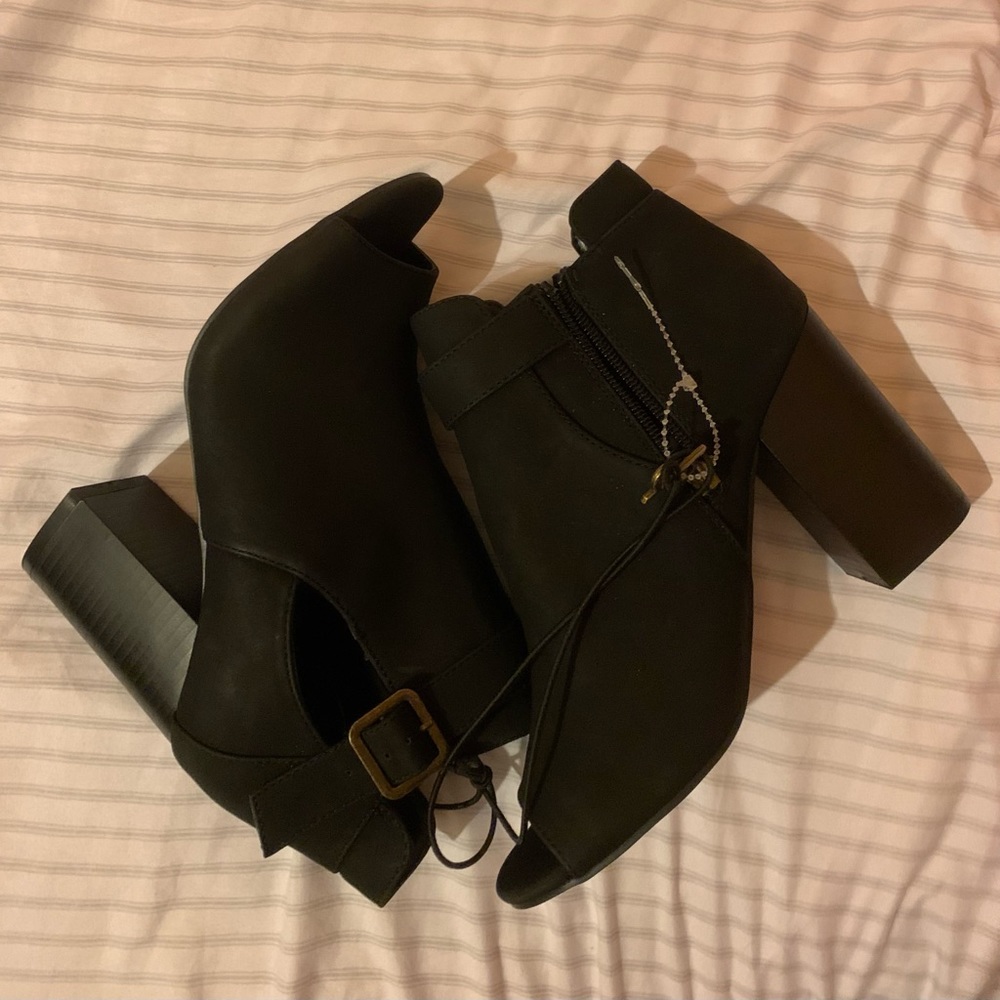 NEW! Parker & Sky peep toe booties